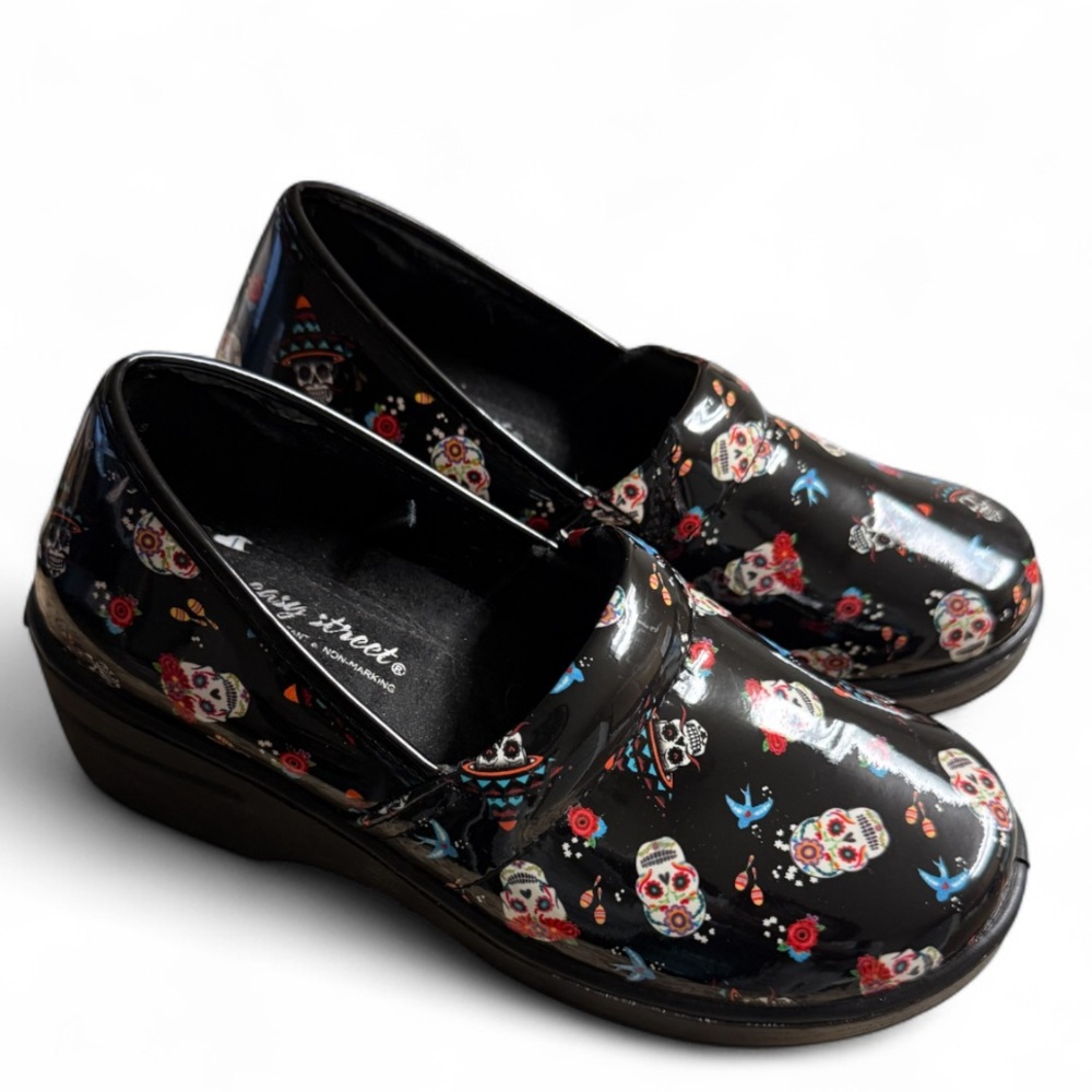 Easy Street Laurie Black Skull Print Women's Shoes 7.5